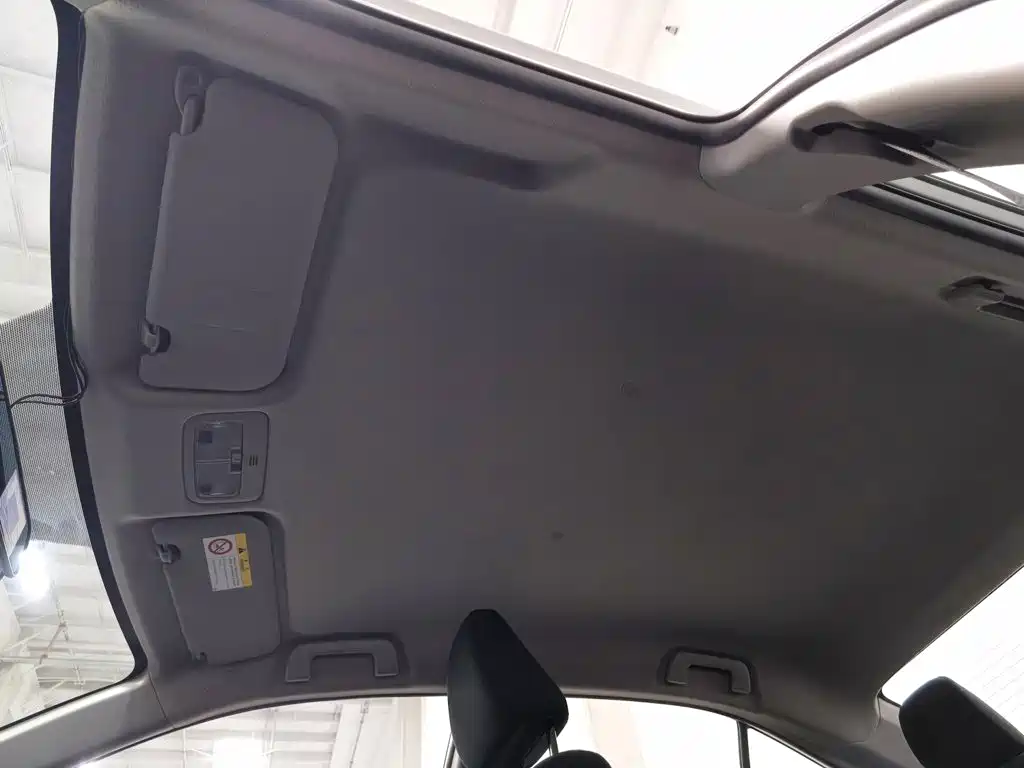 Toyota Yaris L — фото 14