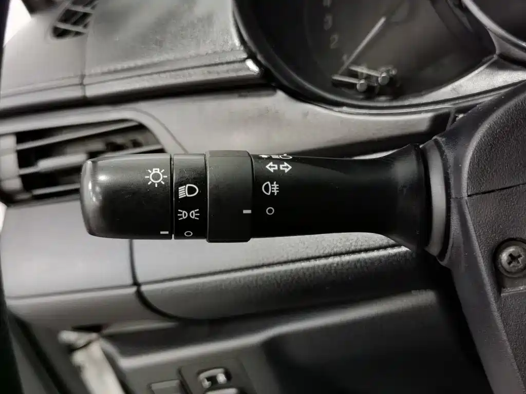 Toyota Yaris L — фото 21
