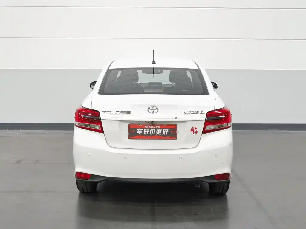 Toyota Yaris L — фото 4