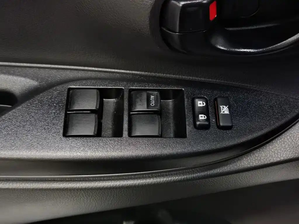 Toyota Yaris L — фото 9