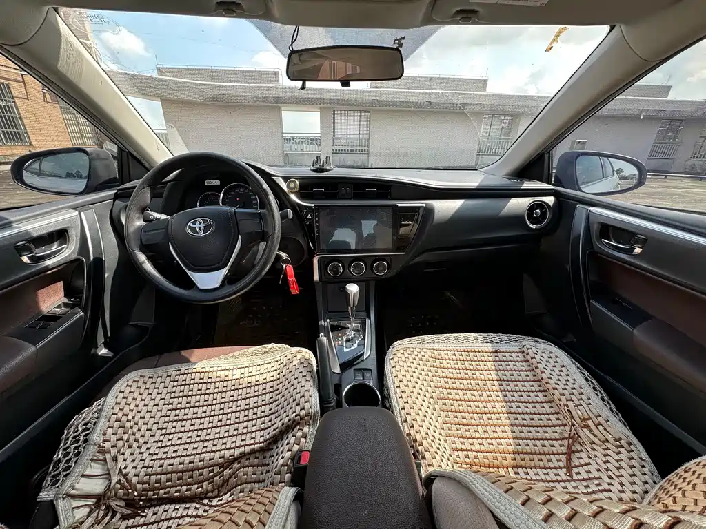 Toyota Corolla — фото 11