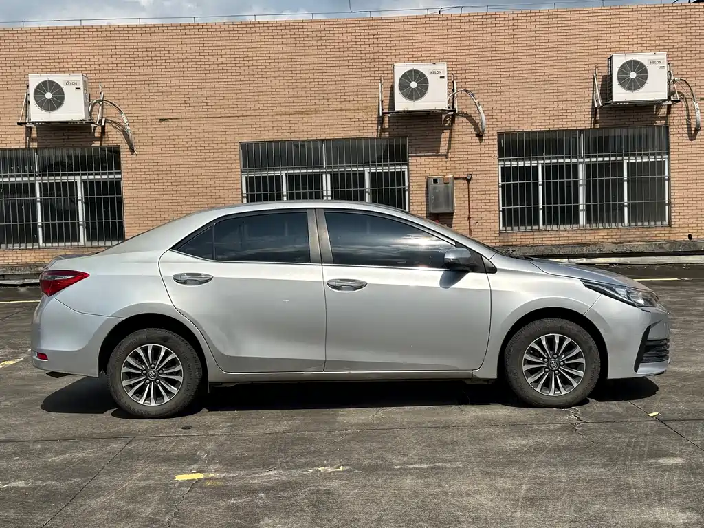 Toyota Corolla — фото 4