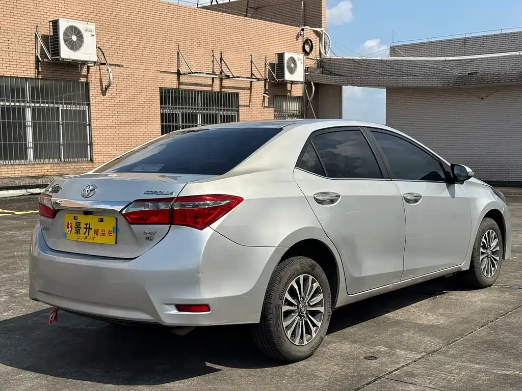 Toyota Corolla — фото 5