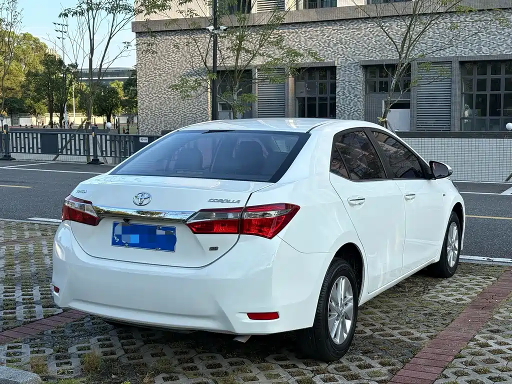 Toyota Corolla — фото 9