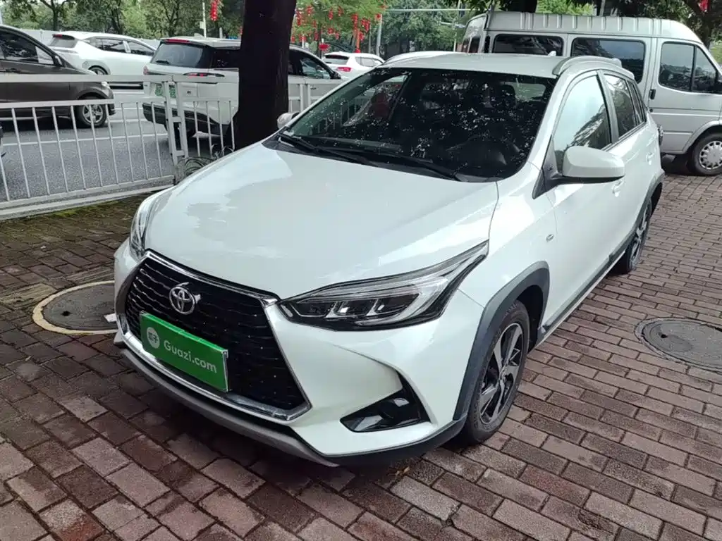 Toyota Yaris L — фото 2