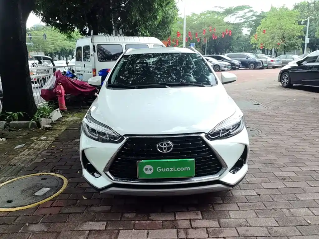 Toyota Yaris L — фото 3
