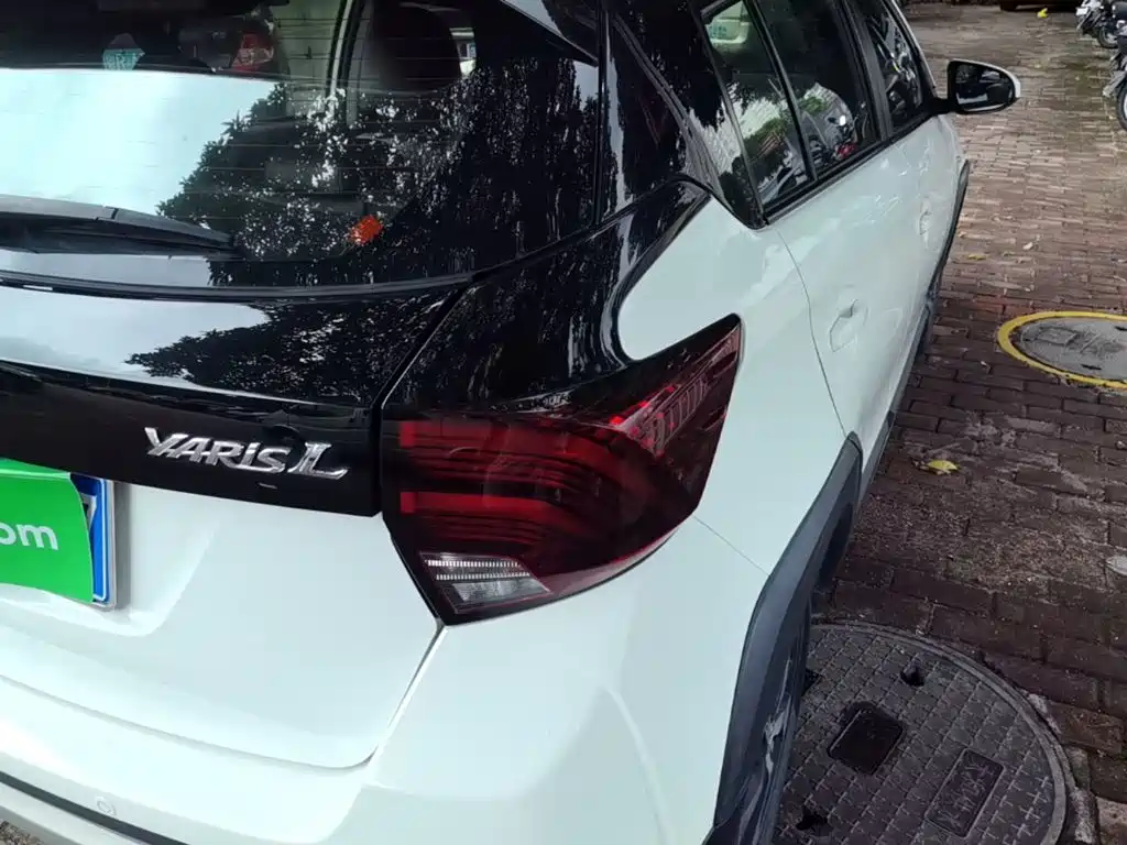 Toyota Yaris L — фото 8