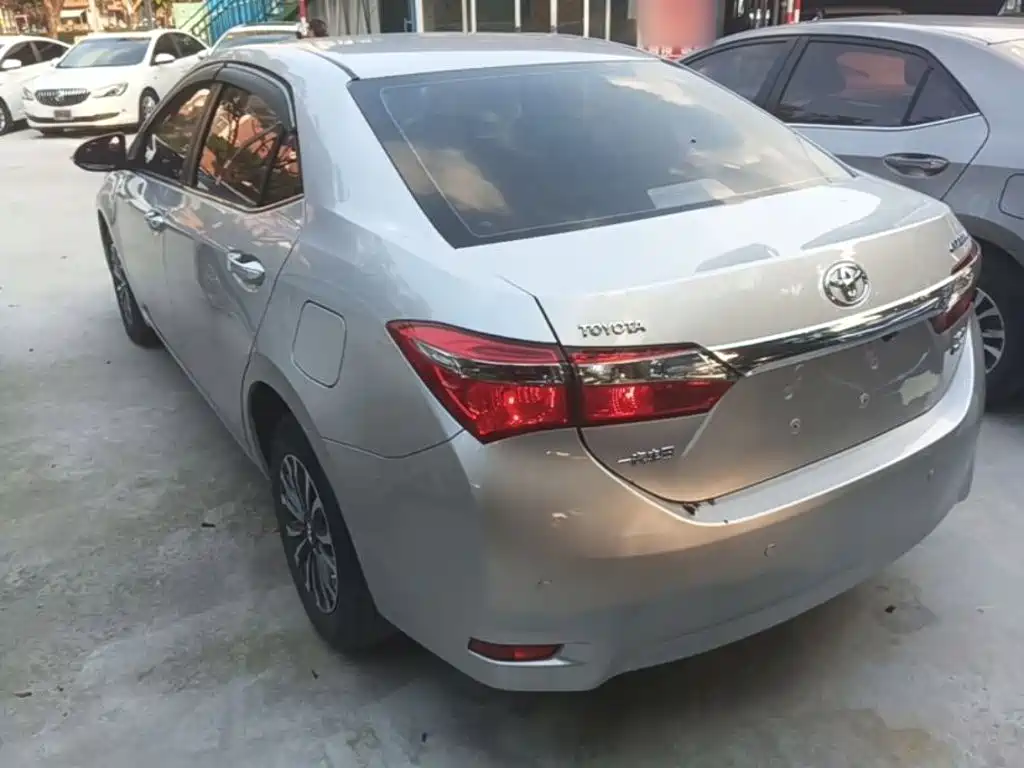 Toyota Corolla — фото 5