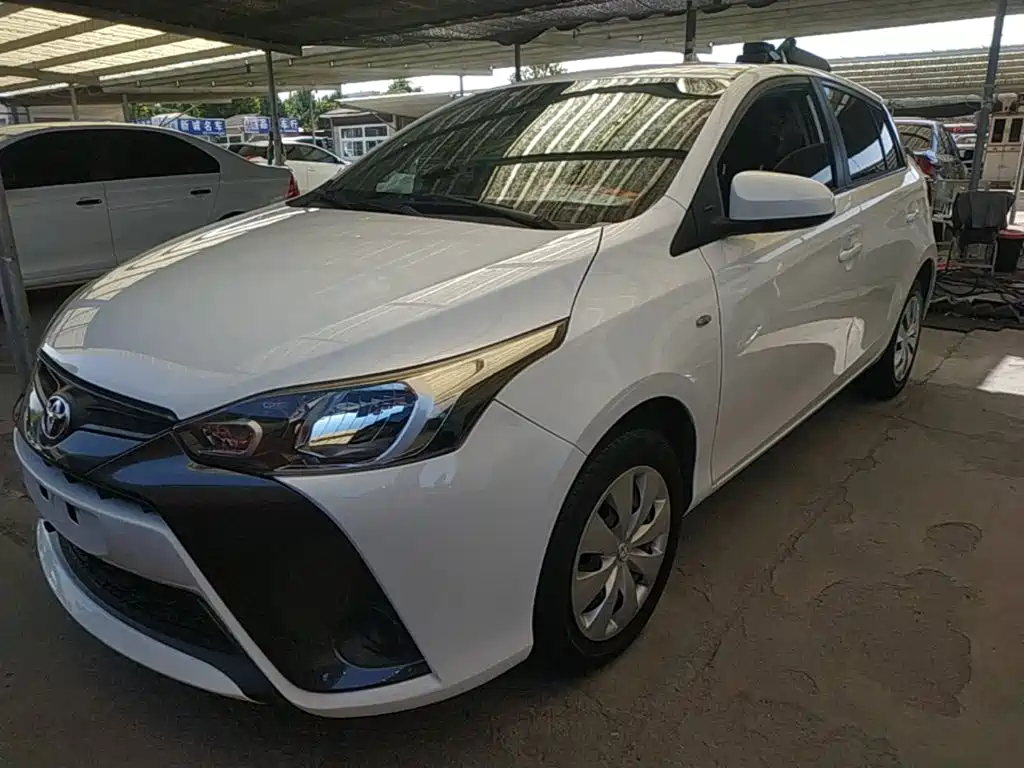 Toyota Yaris L — фото 2