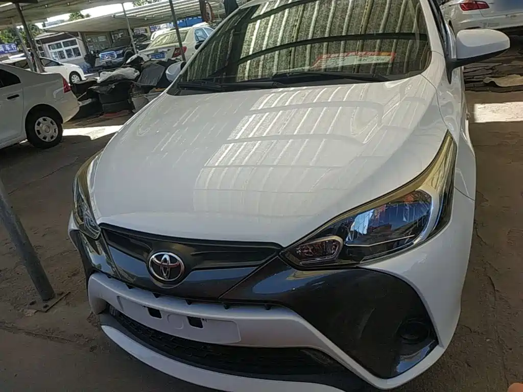 Toyota Yaris L — фото 3