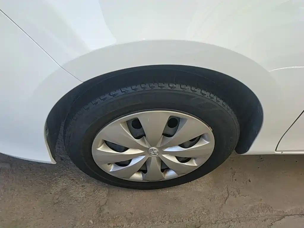 Toyota Yaris L — фото 23