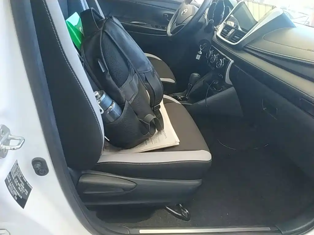 Toyota Yaris L — фото 25