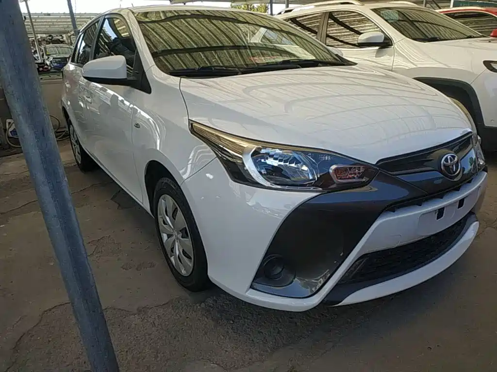 Toyota Yaris L — фото 4