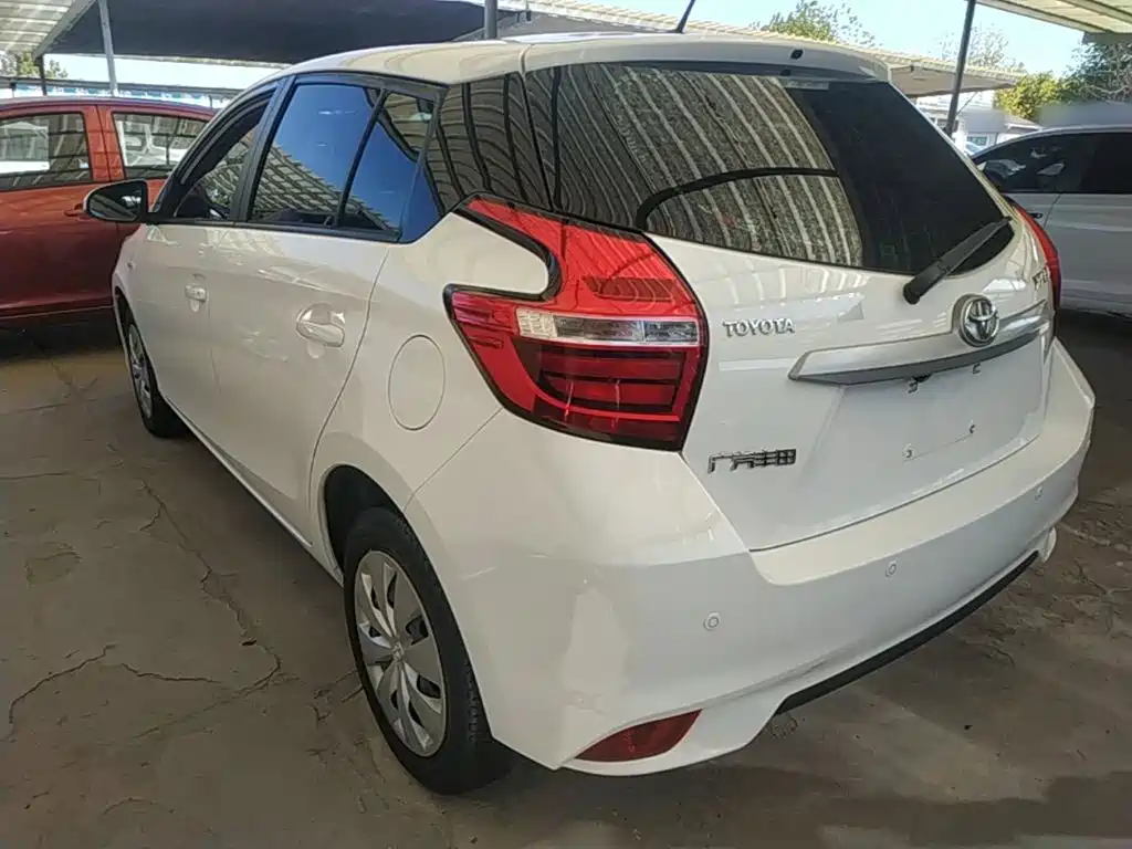 Toyota Yaris L — фото 5