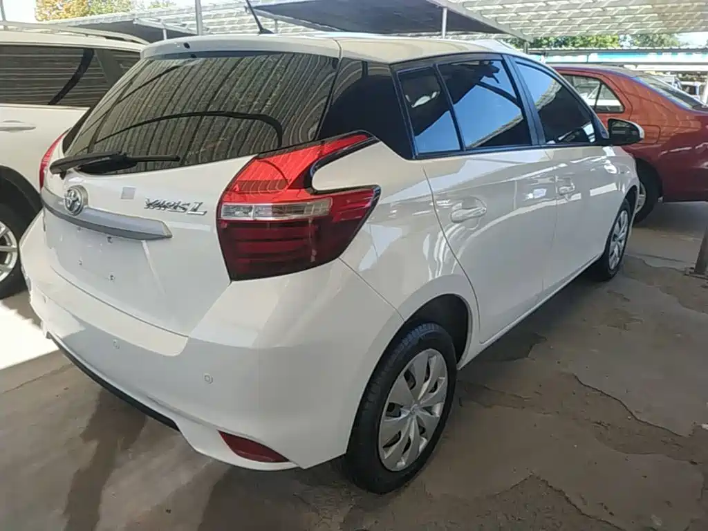 Toyota Yaris L — фото 7