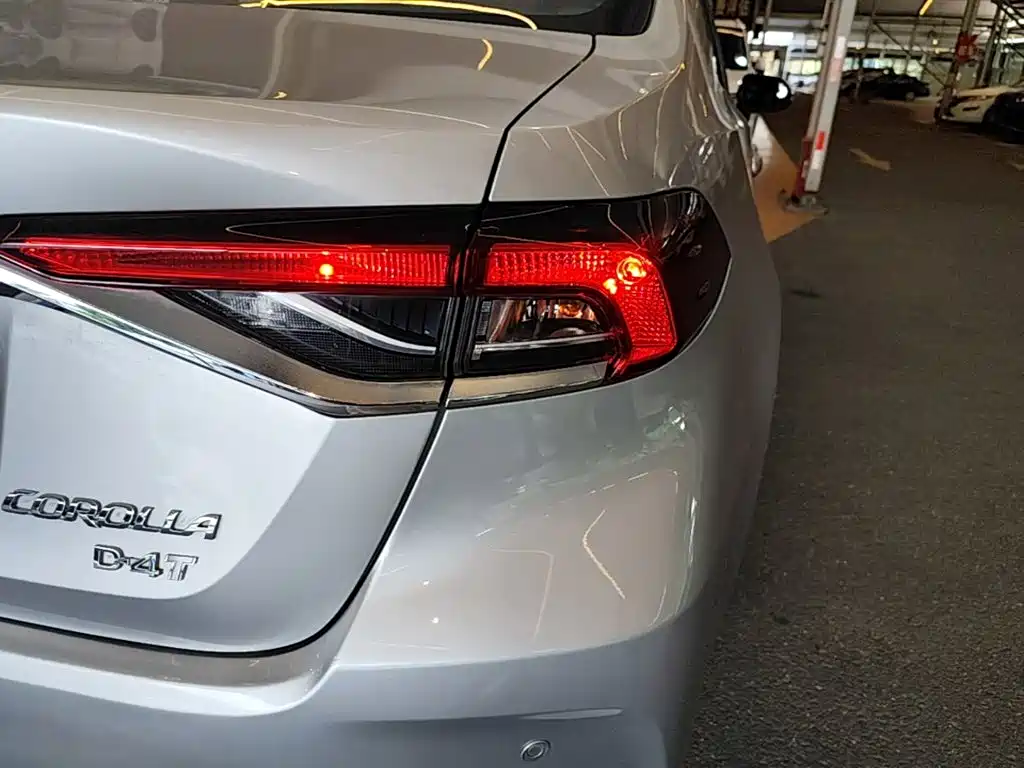 Toyota Corolla — фото 8