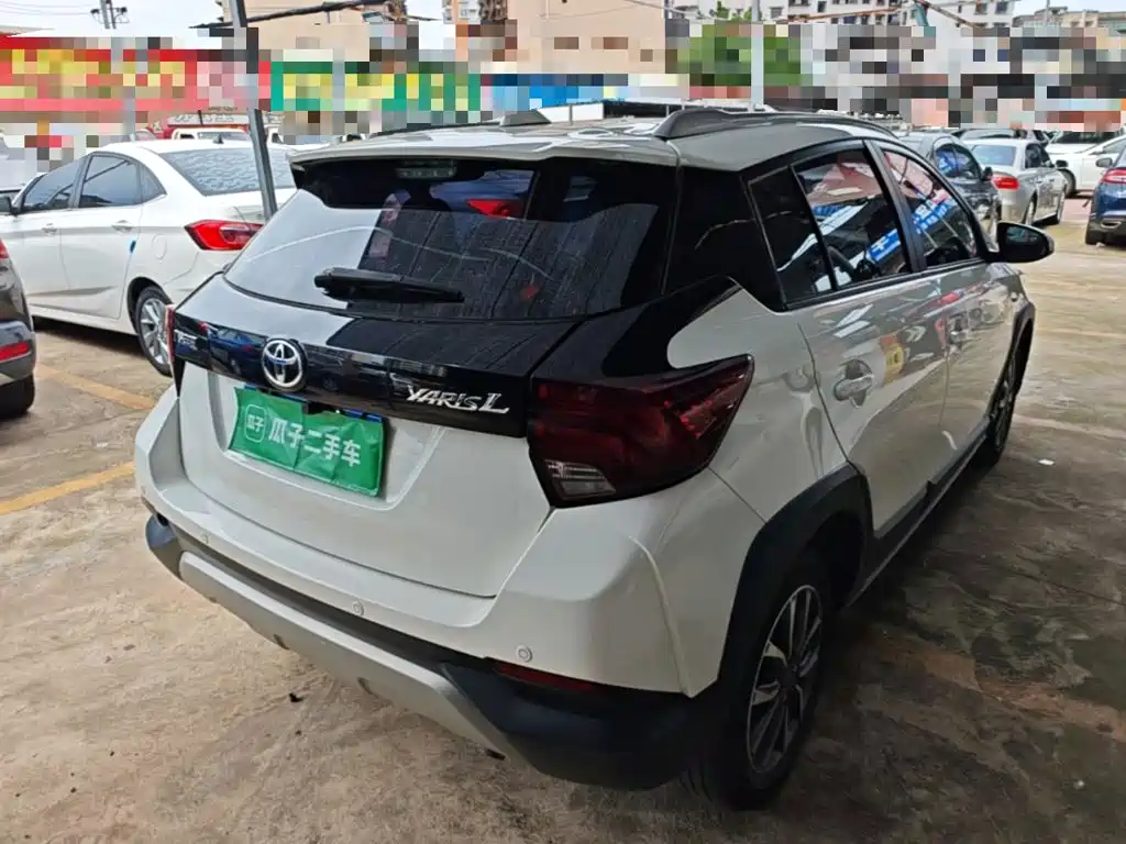 Toyota Yaris L — фото 7
