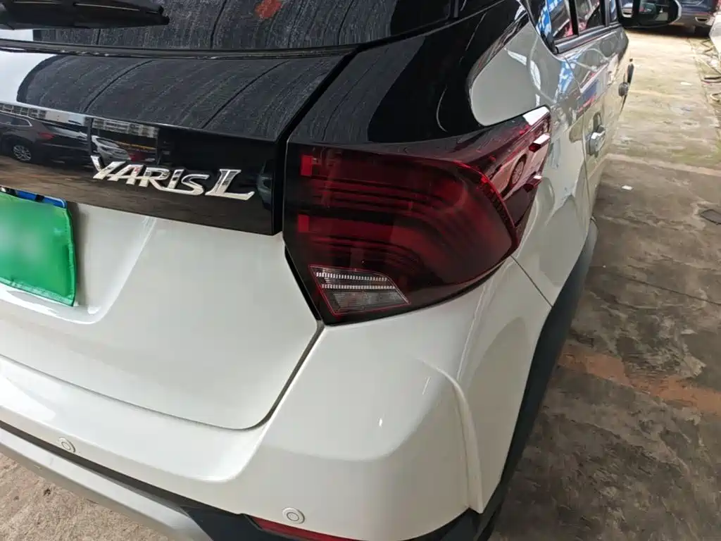Toyota Yaris L — фото 8
