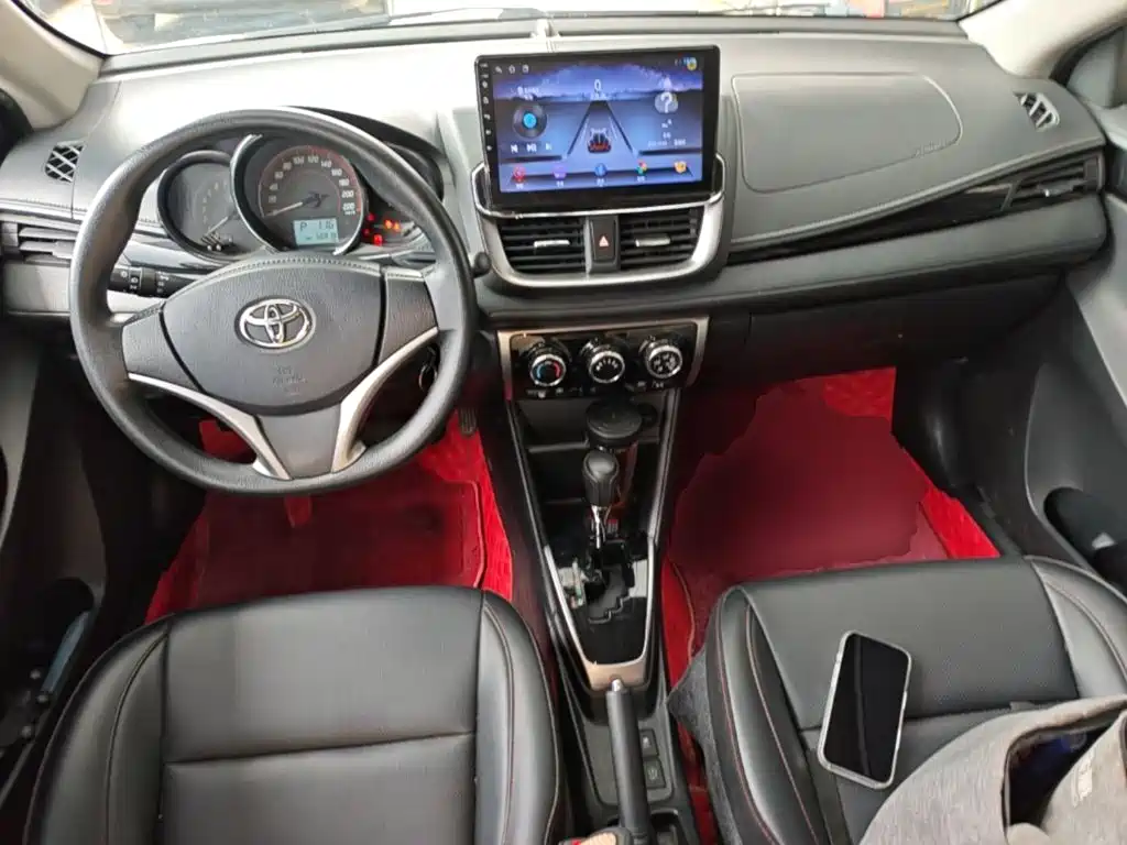 Toyota Yaris L — фото 10