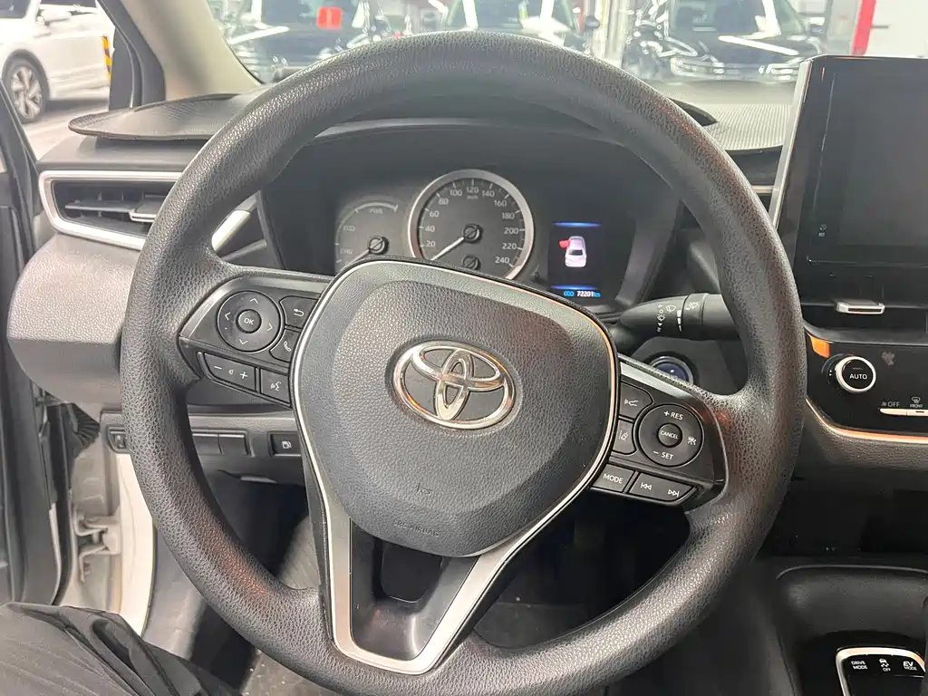 Toyota Corolla — фото 6