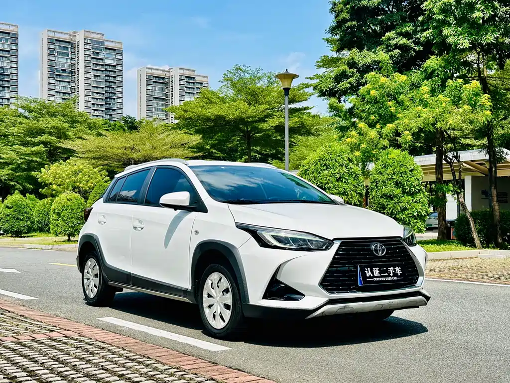 Toyota Yaris L — фото 4