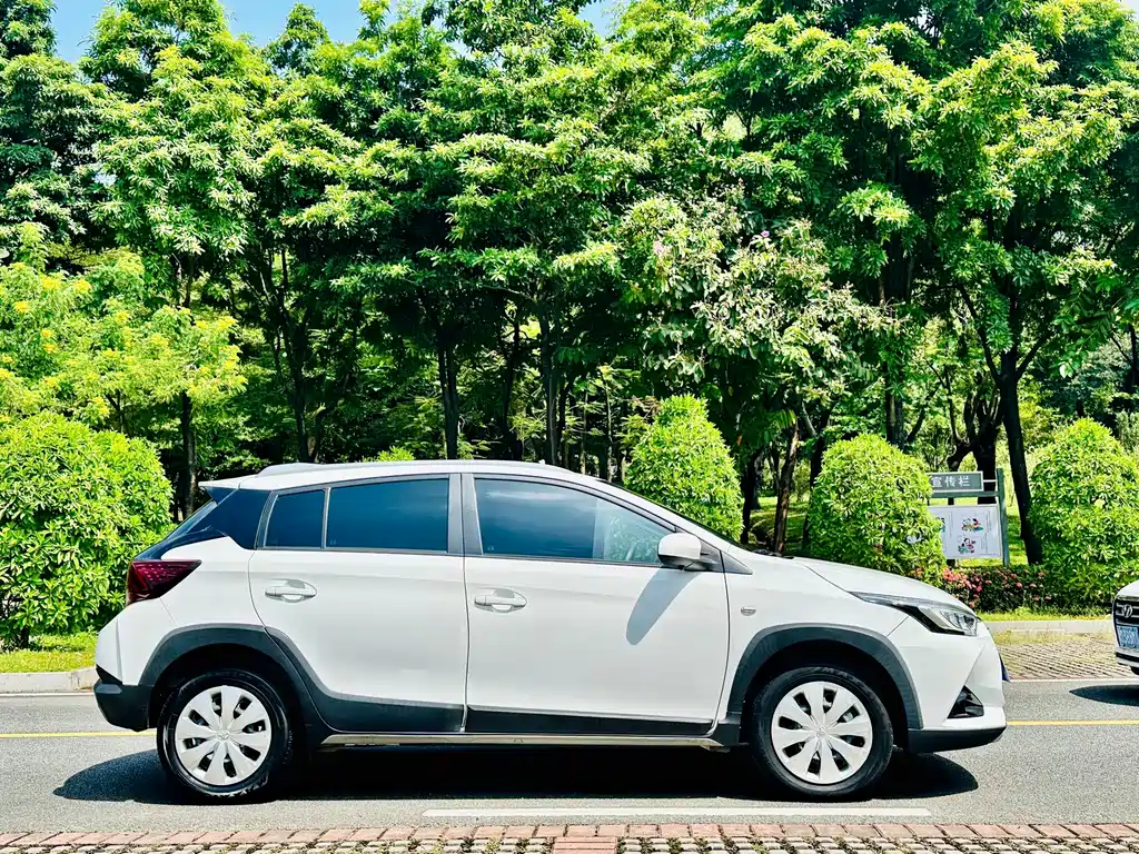 Toyota Yaris L — фото 5