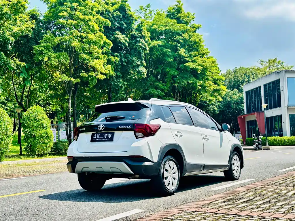 Toyota Yaris L — фото 6