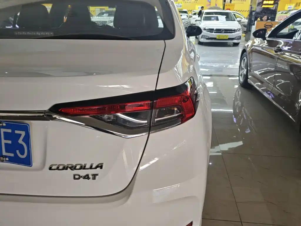 Toyota Corolla — фото 8