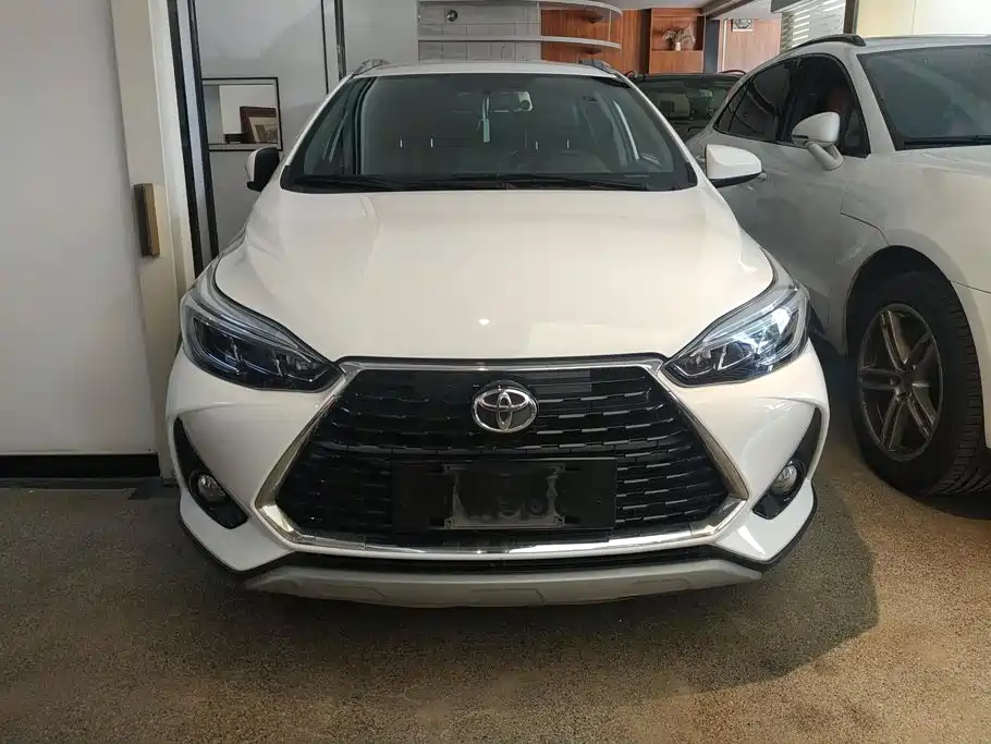 Toyota Yaris L — фото 2