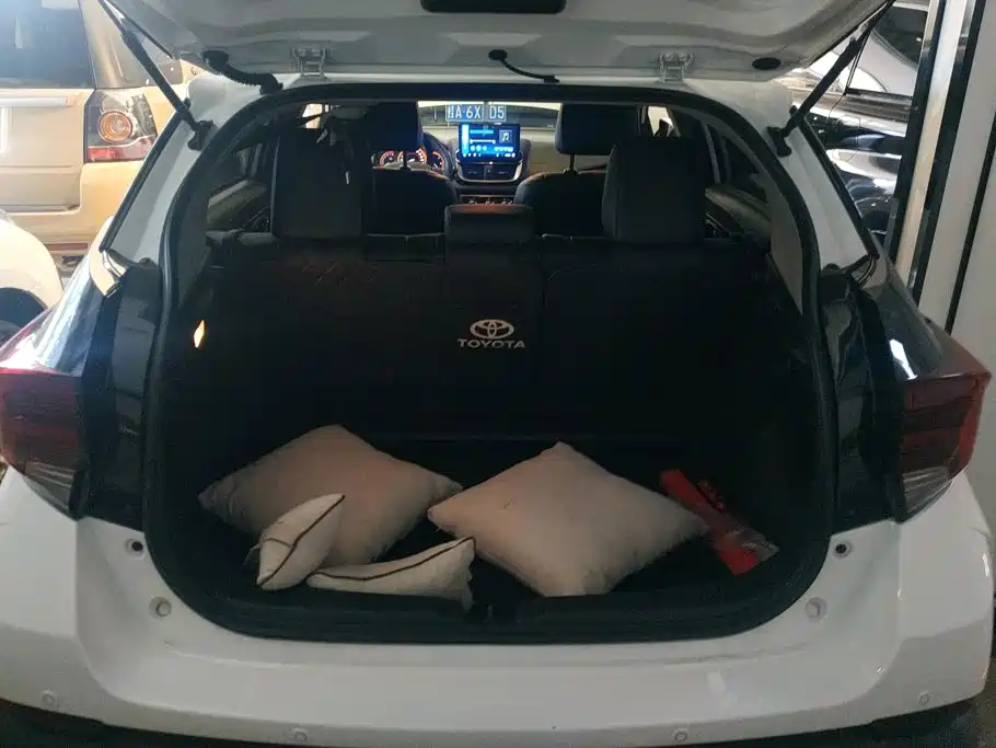 Toyota Yaris L — фото 4