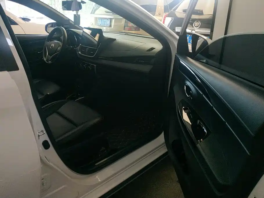Toyota Yaris L — фото 8