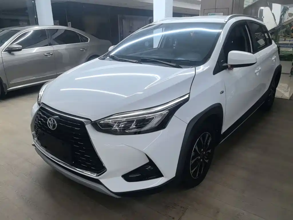 Toyota Yaris L — фото 2
