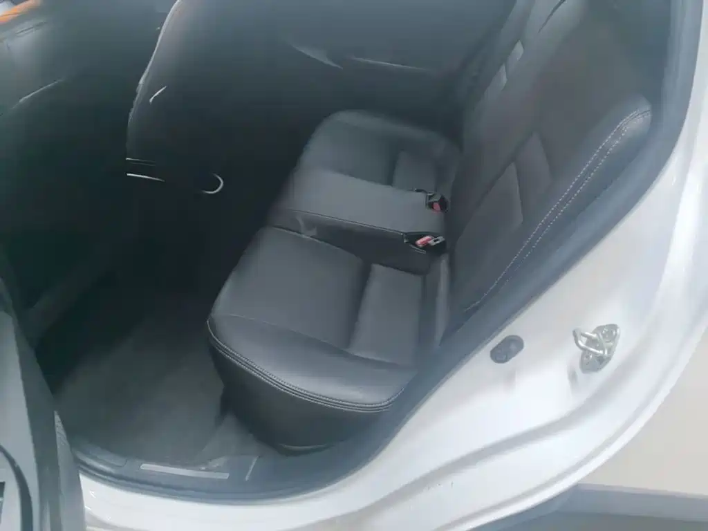 Toyota Yaris L — фото 17
