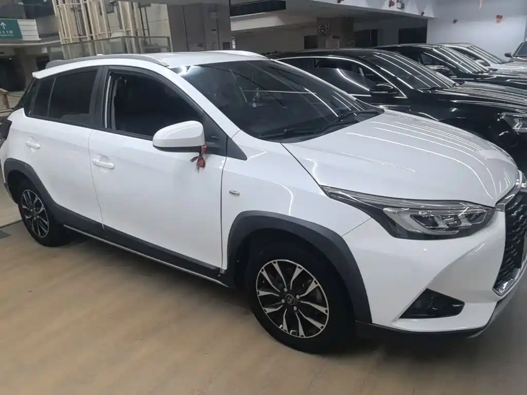 Toyota Yaris L — фото 4