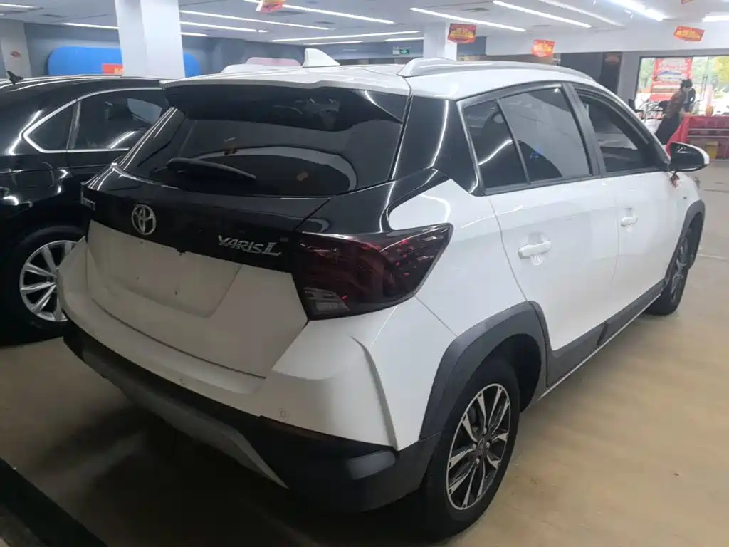 Toyota Yaris L — фото 7