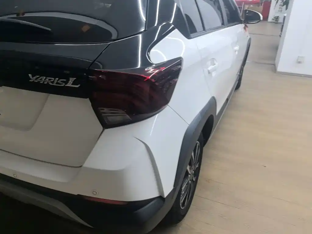 Toyota Yaris L — фото 8