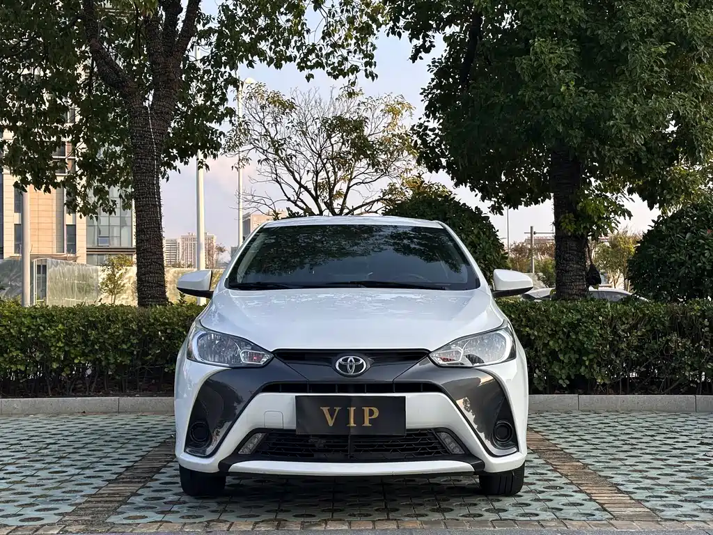 Toyota Yaris L — фото 2