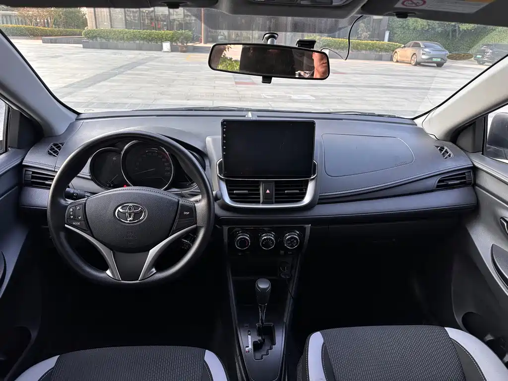 Toyota Yaris L — фото 6