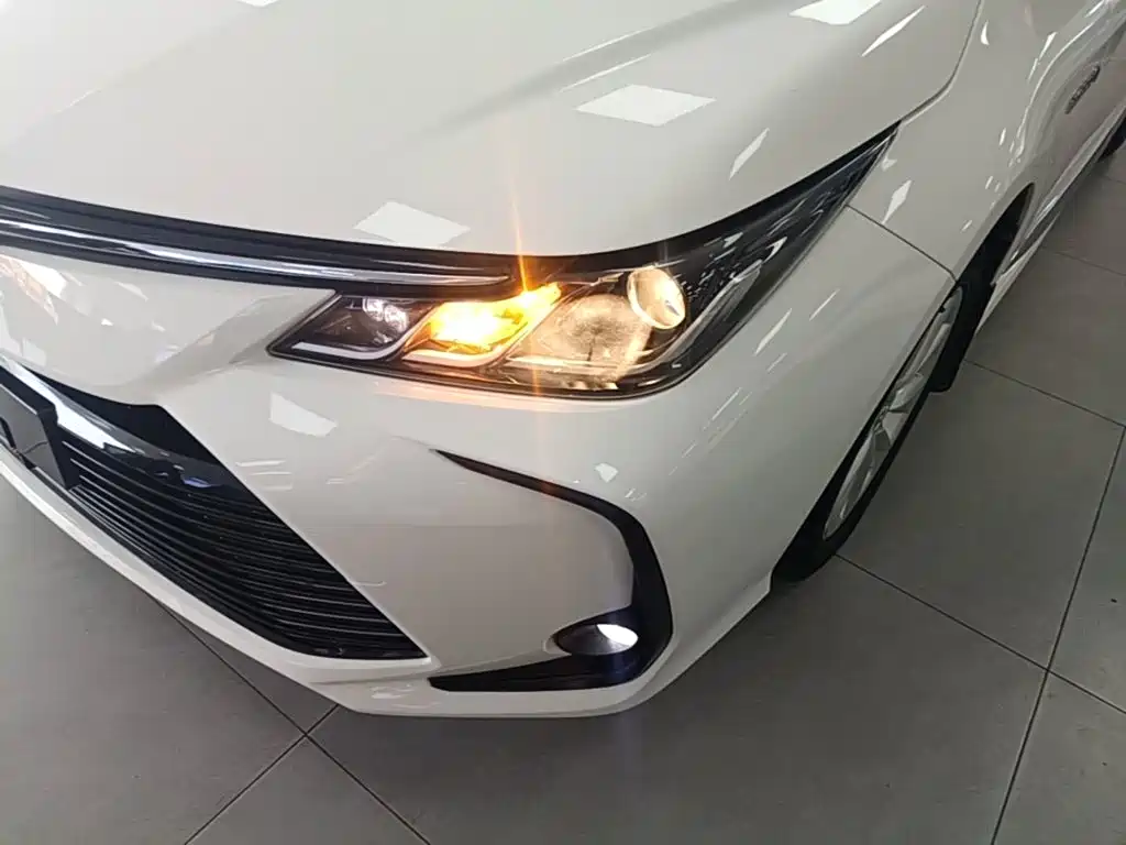 Toyota Corolla — фото 18