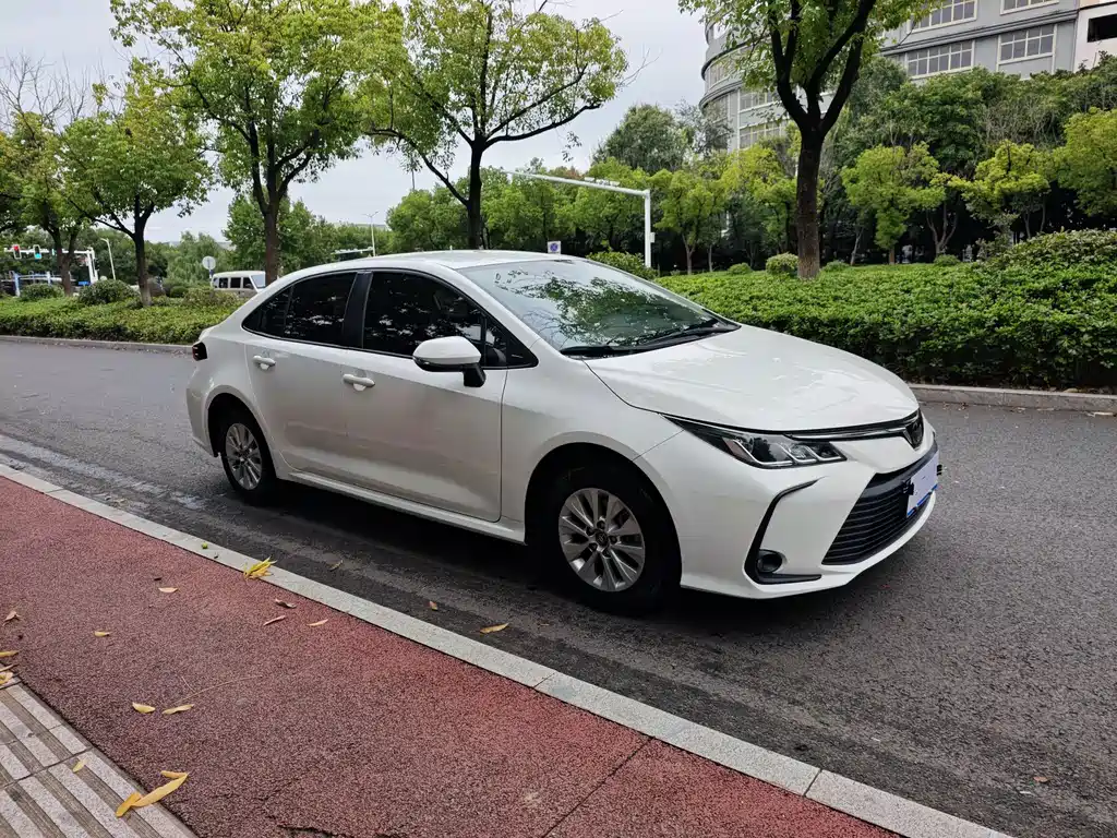 Toyota Corolla — фото 3