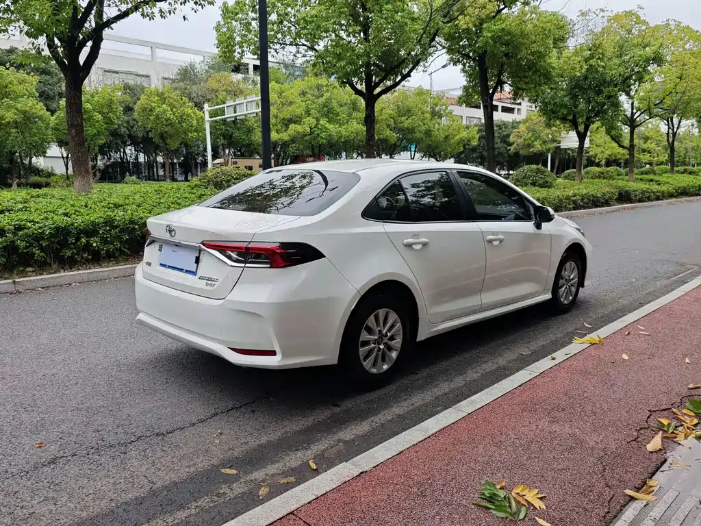 Toyota Corolla — фото 10