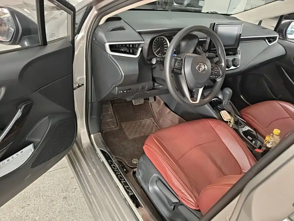 Toyota Corolla — фото 21