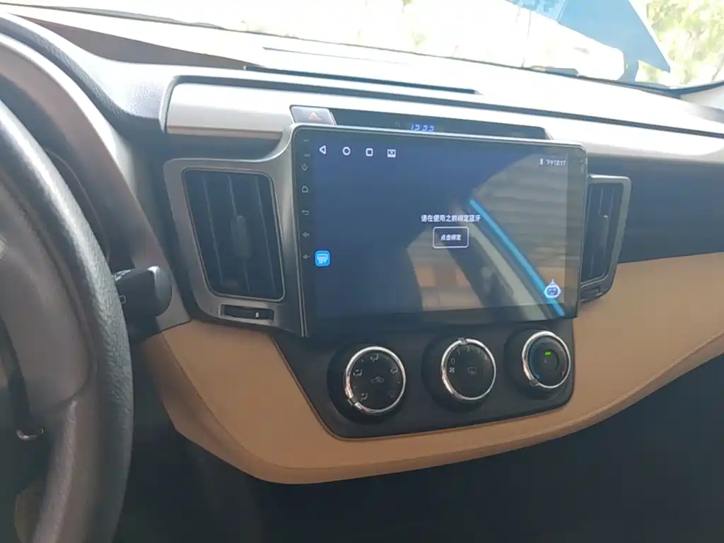 Toyota RAV4 — фото 13