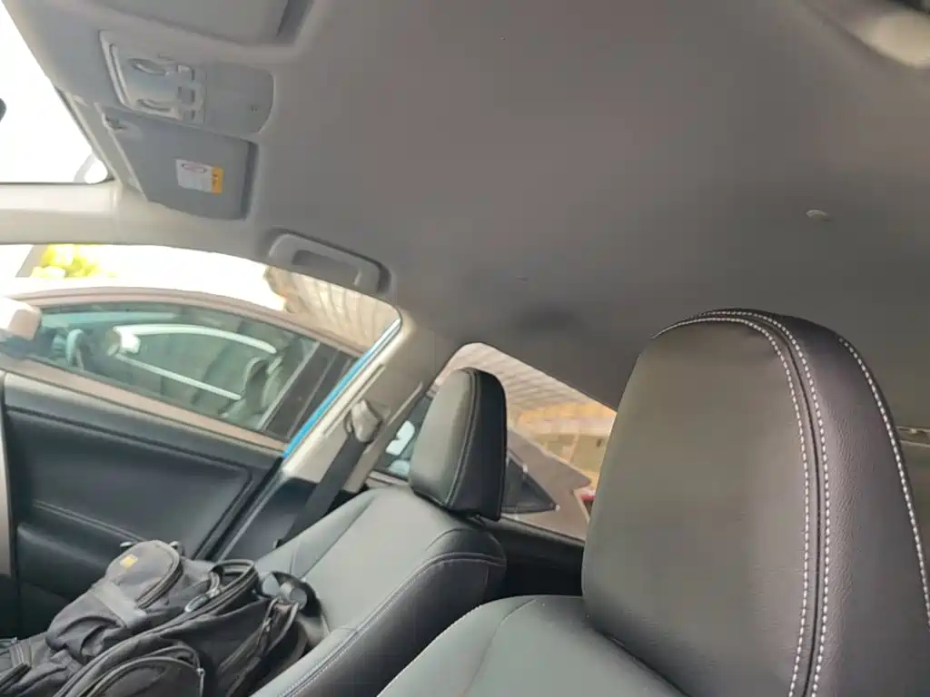 Toyota RAV4 — фото 18