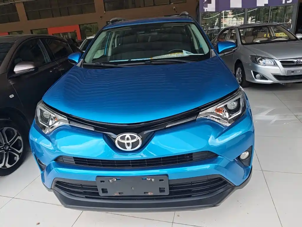 Toyota RAV4 — фото 3