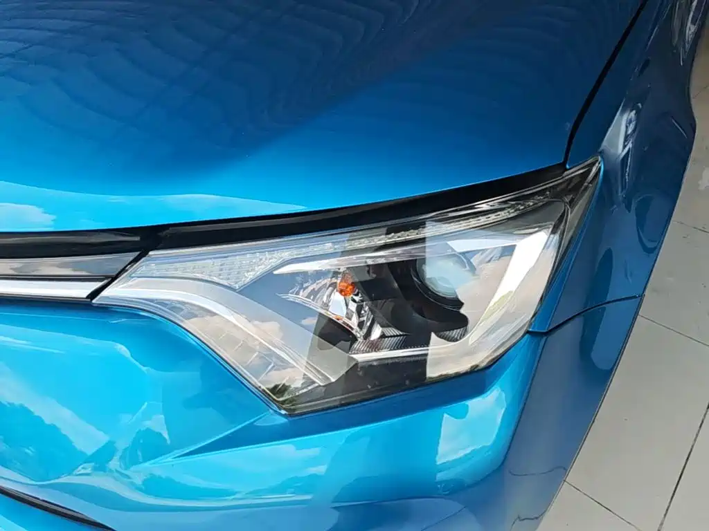 Toyota RAV4 — фото 24