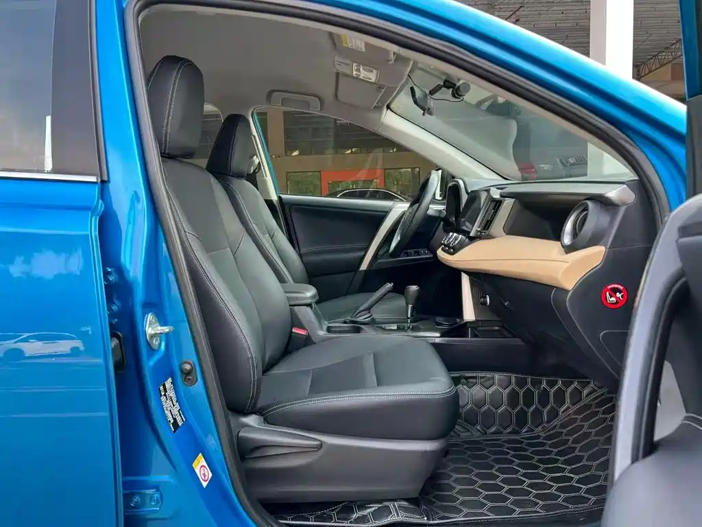 Toyota RAV4 — фото 25