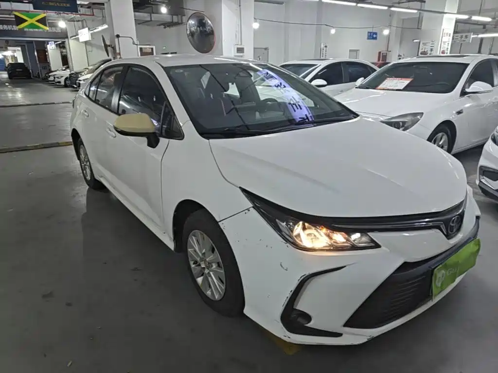 Toyota Corolla — фото 4