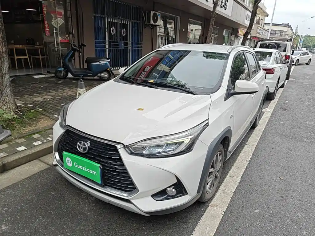Toyota Yaris L — фото 2