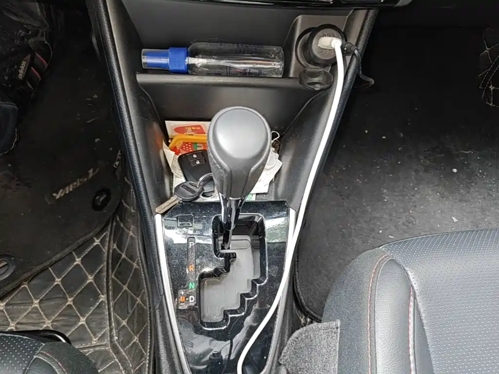 Toyota Yaris L — фото 14